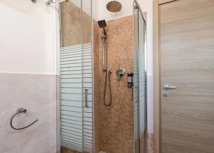 Flowers Pensionat 3*